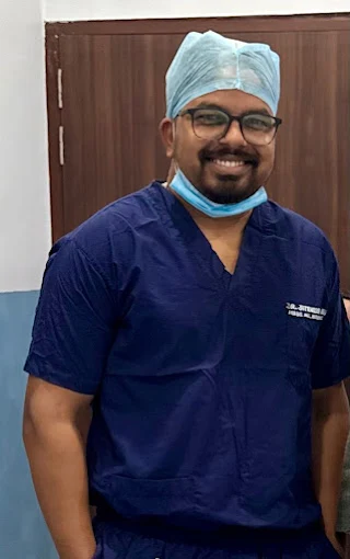 Orthopedic doctor treating patient